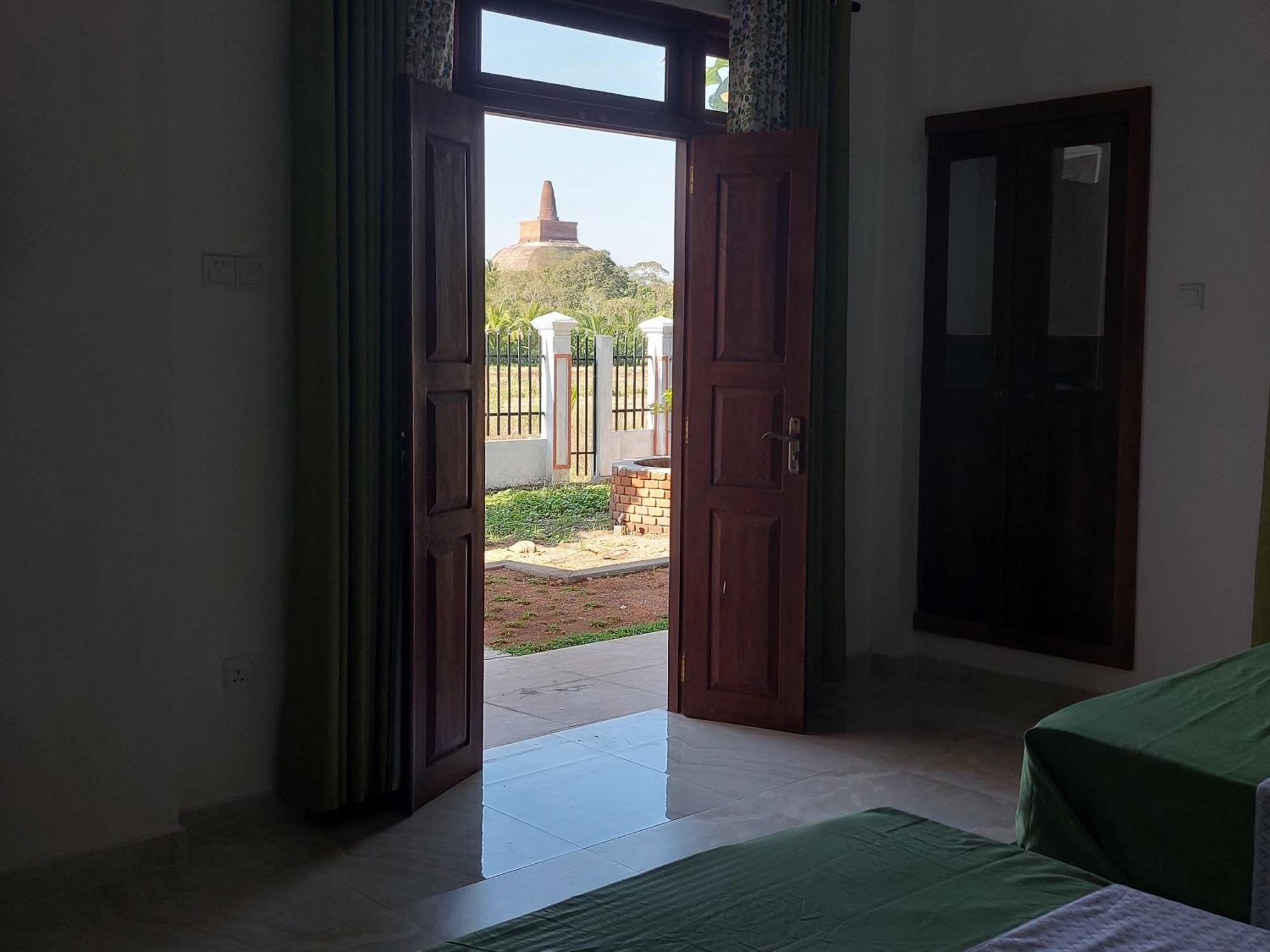 Green Shield Resort Anuradhapura Værelse billede