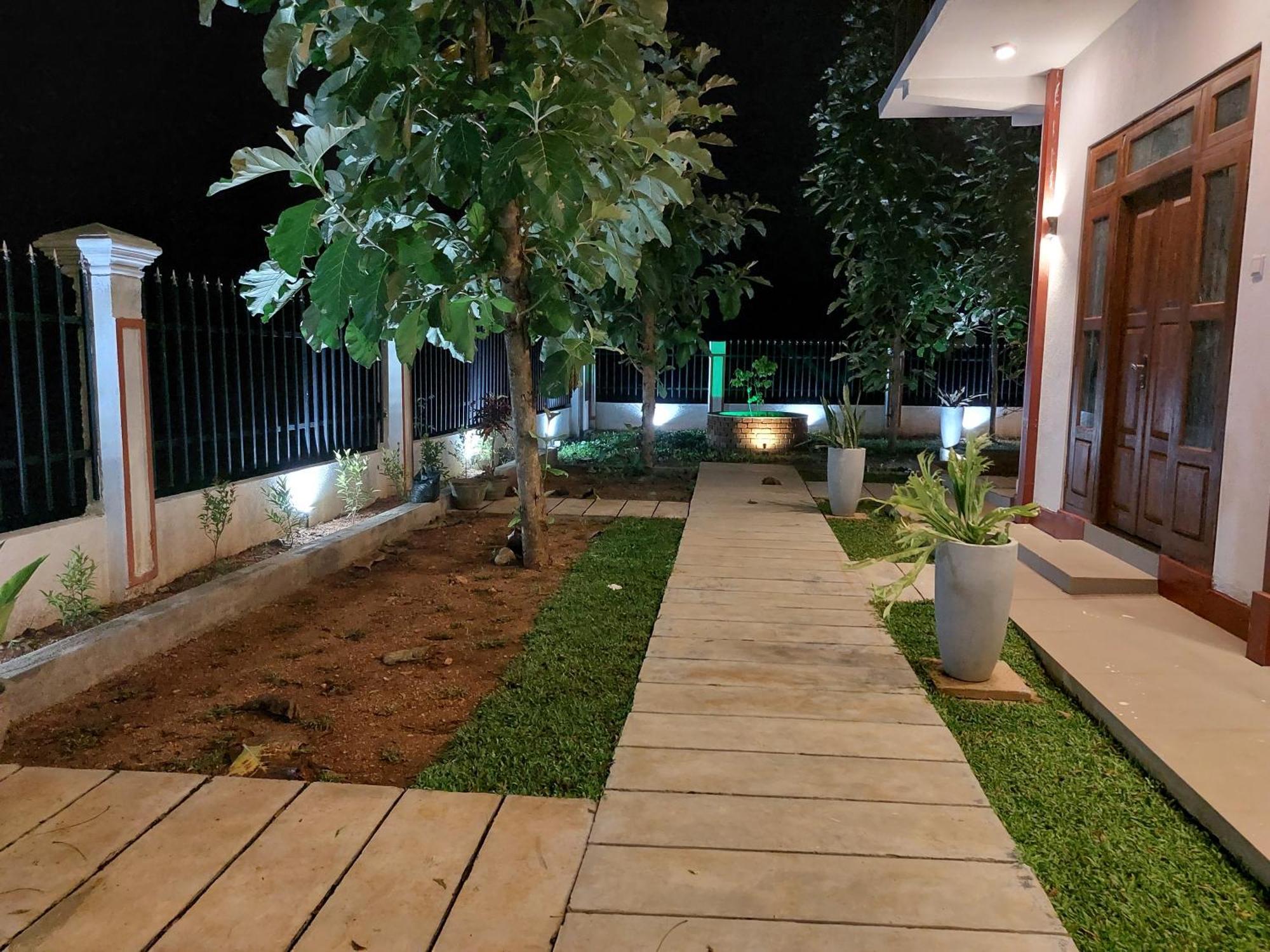 Green Shield Resort Anuradhapura Værelse billede