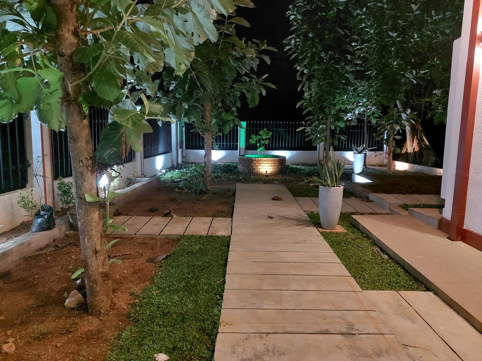 Green Shield Resort Anuradhapura Værelse billede